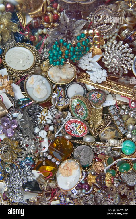 vintage jewelry in paris